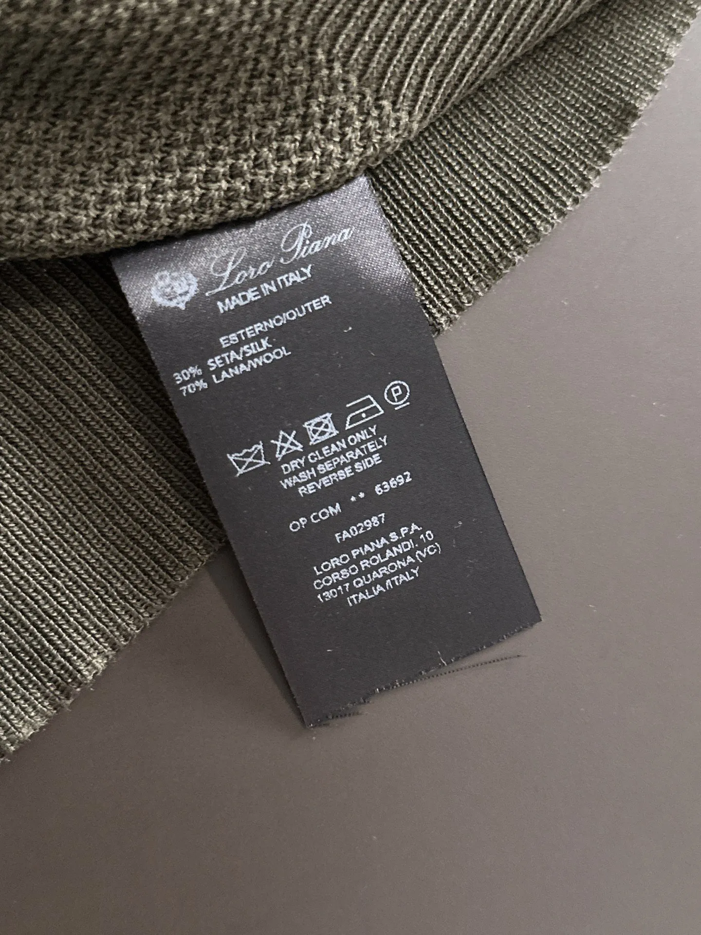 Next day shipment LP high quality Loro Piana 26ss New Arrival men's short-sleeved T-shirt Made of combed cotton yarn knitted cotton fabric, no pressure when entering and exiting the counter Exclusive control of raw materials It feels substantial when weighed, and the upper body is more textured than ordinary T-shirts. This texture can cope with the weather easily and is suitable for both hot and cold! Loose fit design, looks noble. The only correct version is available Size: M to XXXL
